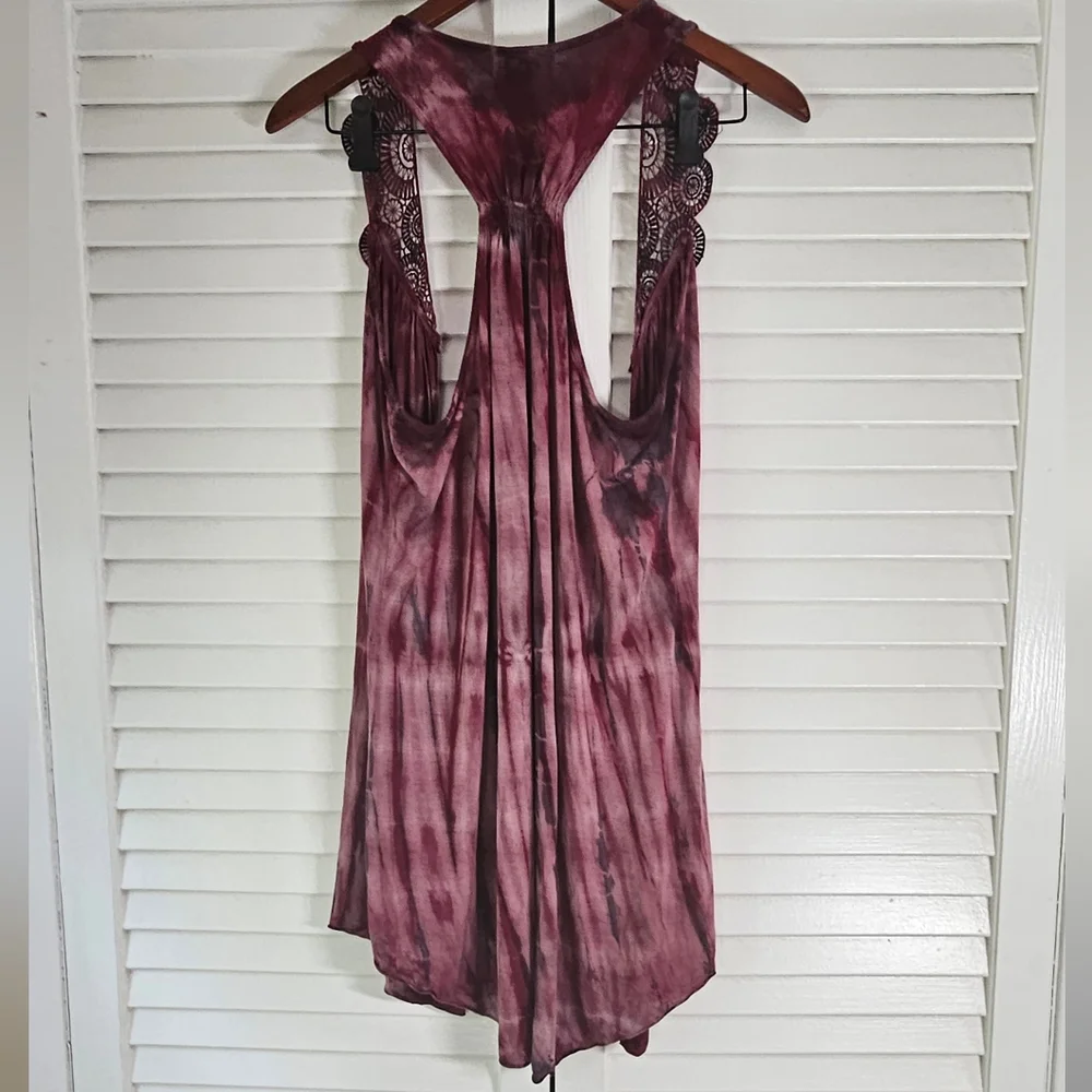 Daytrip Tie-dye Vest - Picture 7 of 9